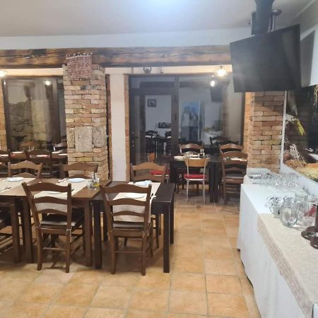Guest House Slatki Snovi Knin Esterno foto