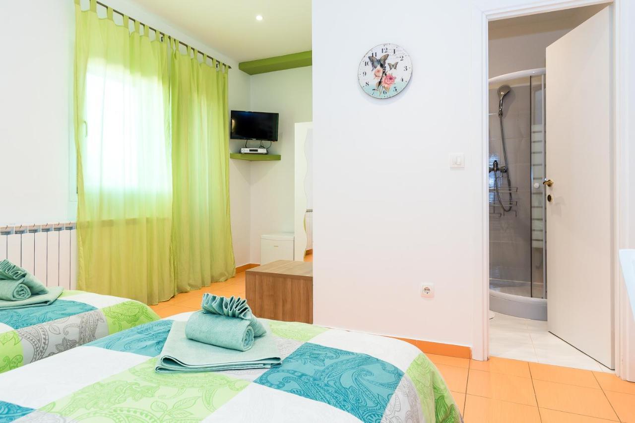 Guest House Slatki Snovi Knin Esterno foto