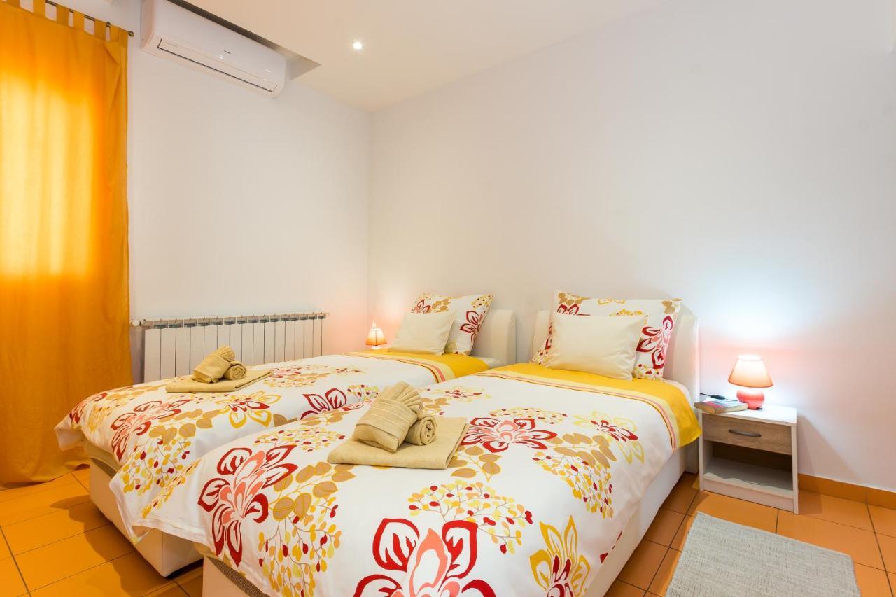 Guest House Slatki Snovi Knin Esterno foto