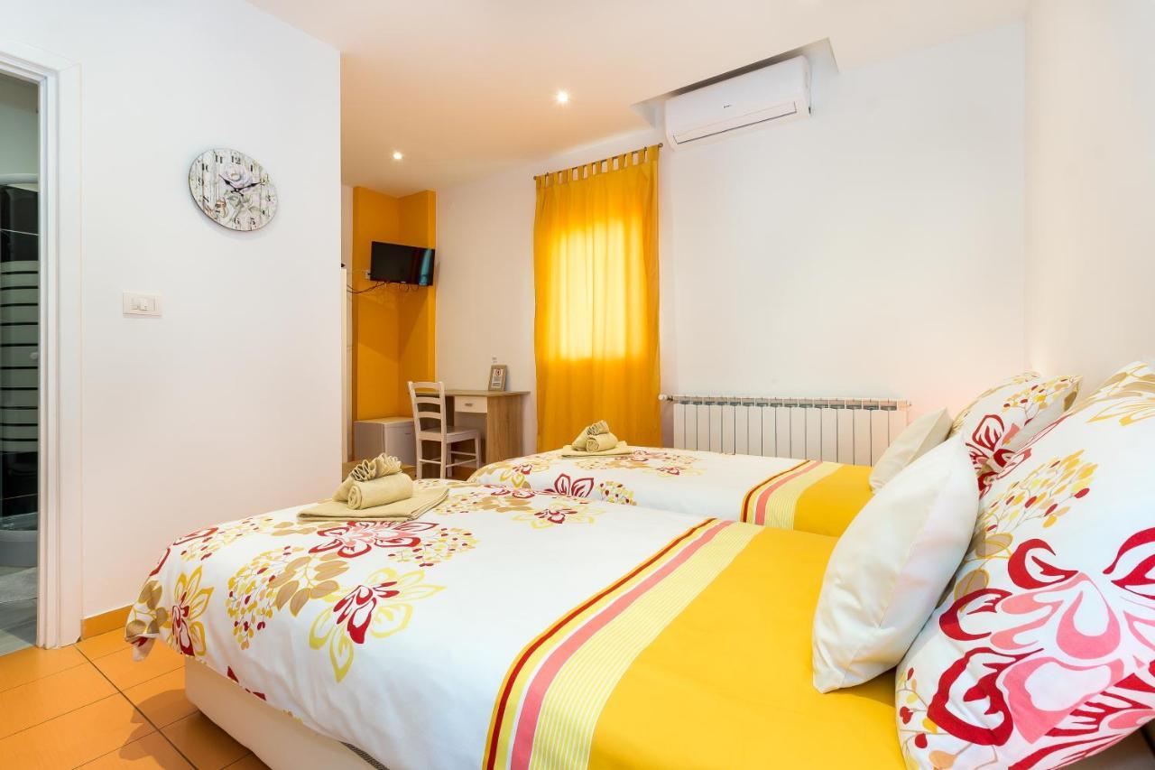 Guest House Slatki Snovi Knin Esterno foto