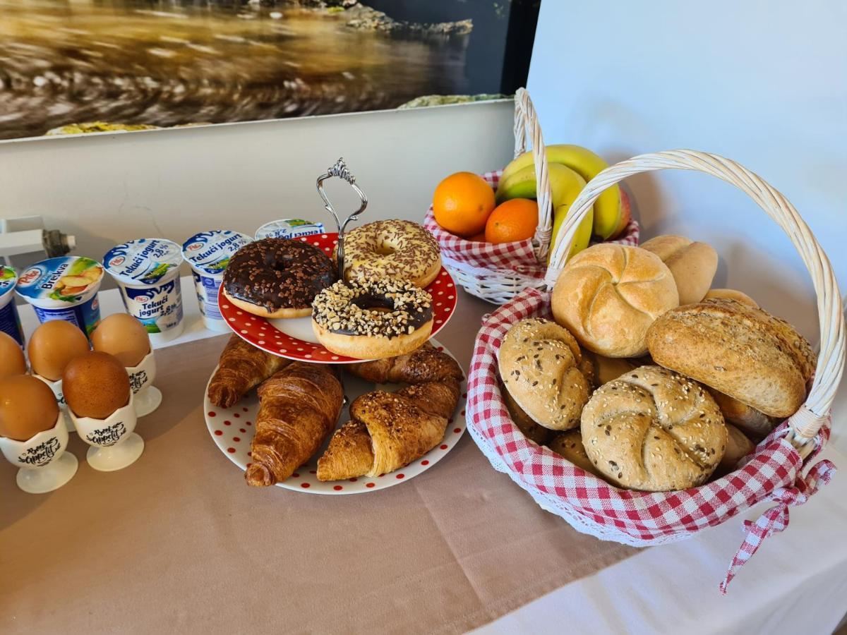 Guest House Slatki Snovi Knin Esterno foto