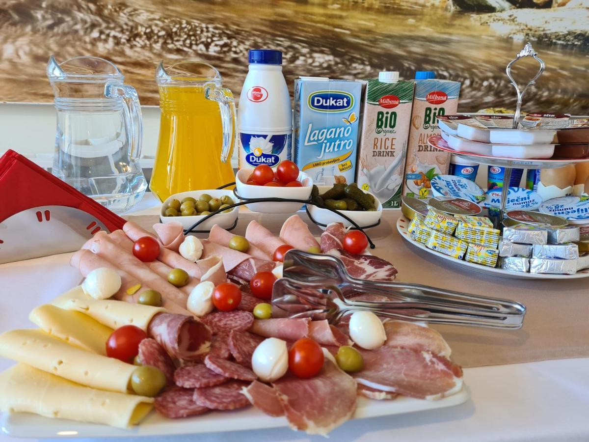 Guest House Slatki Snovi Knin Esterno foto