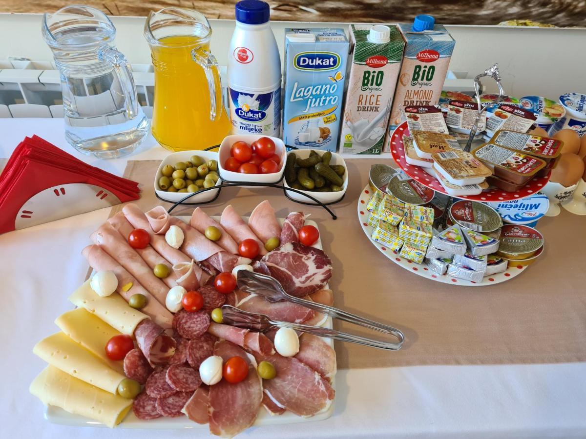 Guest House Slatki Snovi Knin Esterno foto