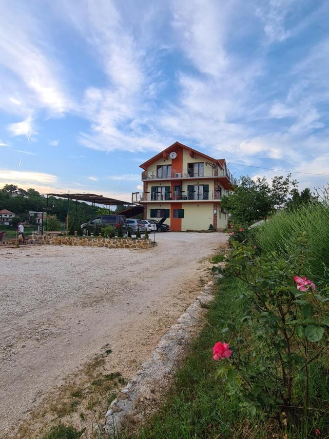 Guest House Slatki Snovi Knin Esterno foto