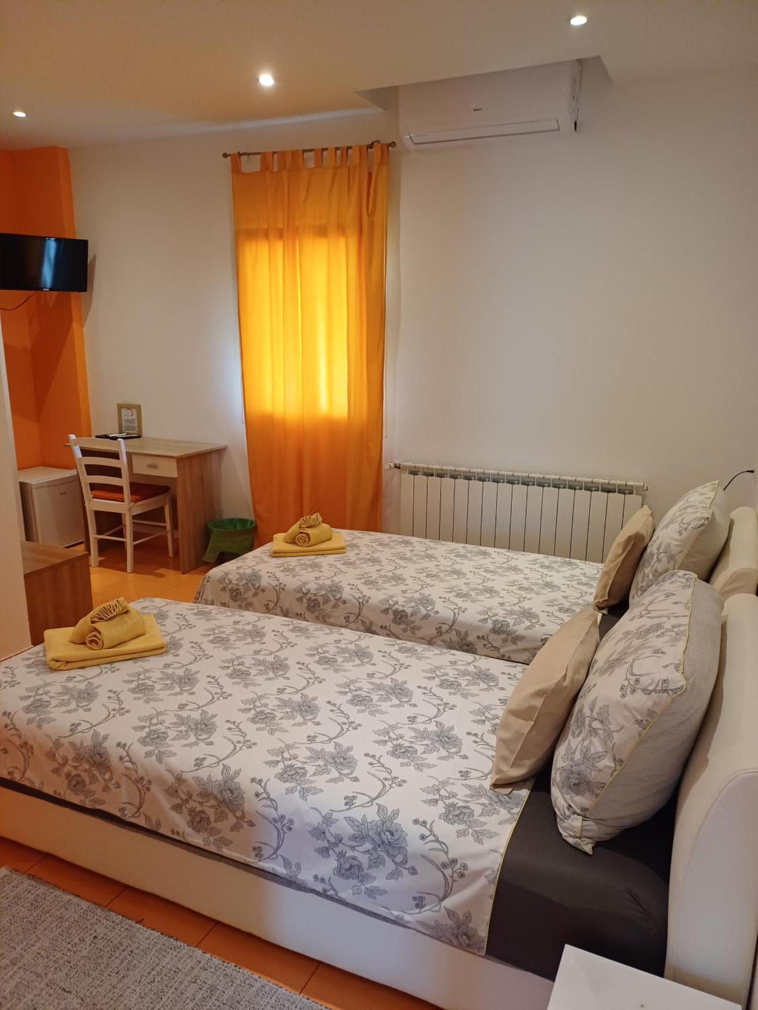 Guest House Slatki Snovi Knin Esterno foto